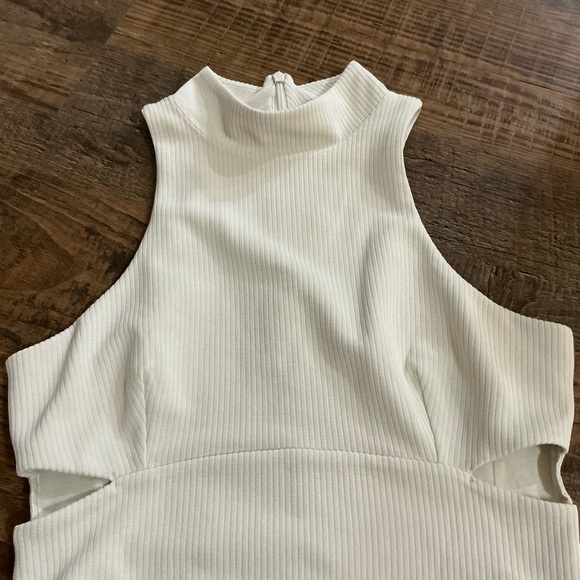 lululemon athletica Ribbed Mockneck Crop Top - Size Medium - Picture 2 of 5